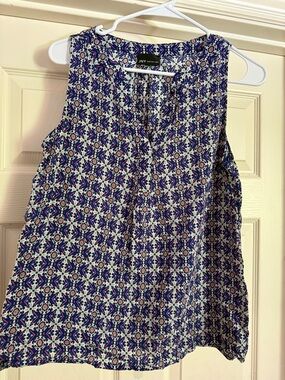 JNY Navy and Cream Geometric Sleeveless Tank